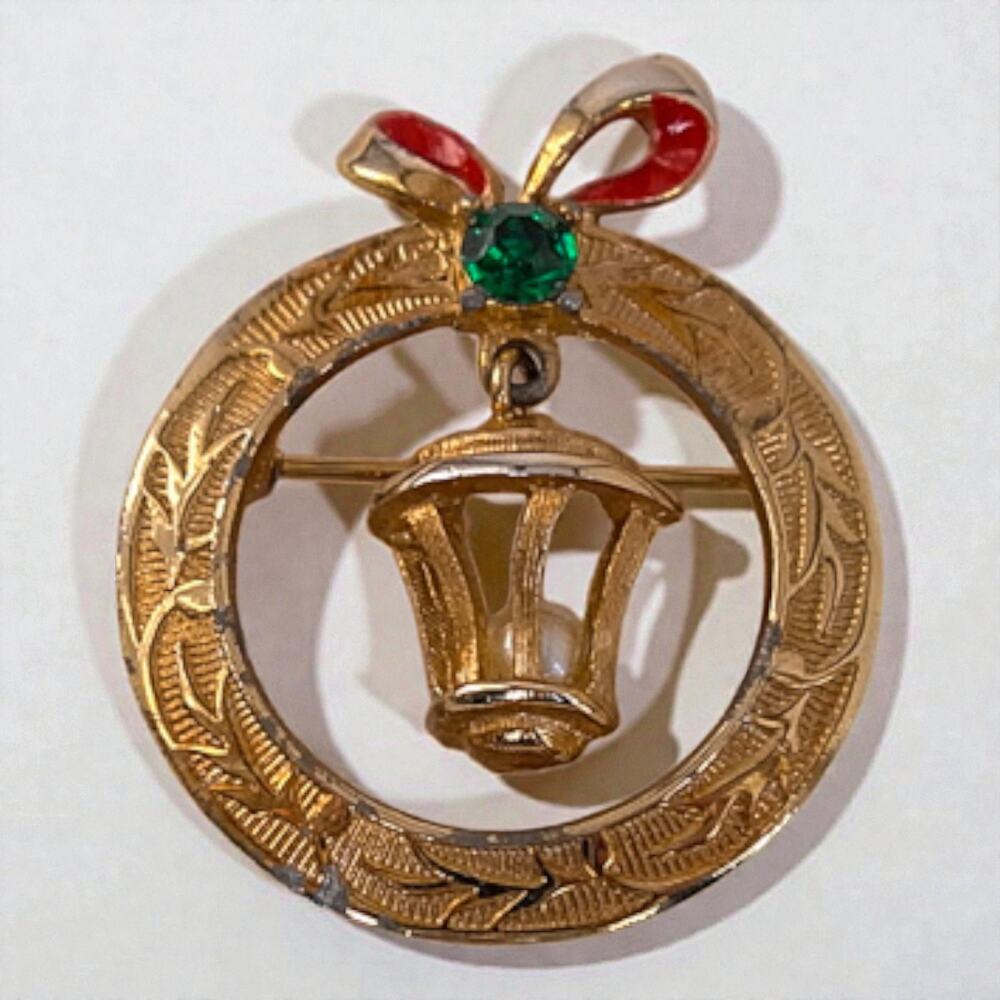 Vintage Gold Tone Christmas Wreath Brooch Dangling Lantern Faux Pearl Charm